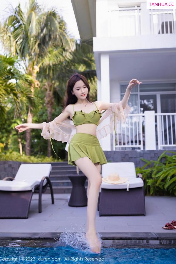 鱼子酱fish  [XiuRen]高清写真图 2023.08.04 No.7189 鱼子酱Fish 户外美腿第10张图片